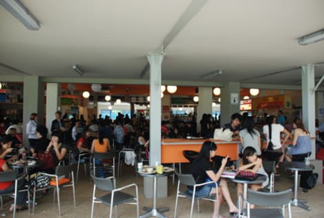 TAKE AWAY FOOD - TAKING $28,000 PW.   FULLY UNDER MANAGEMENT. 4 PERSON OPERATION. LOW RENT & OVER...