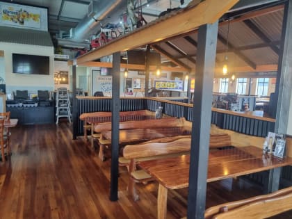 National Restaurant Franchise Opportunity. Excellent Net Profit Estabishment.