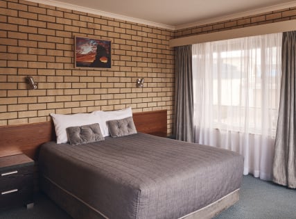 DUAL LEASEHOLD MOTEL OPPORTUNITY, NAROOMA NSW - 961ML