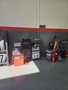 Mechanic, Automotive workshop