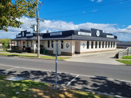 National Restaurant Franchise Opportunity. Excellent Net Profit Estabishment.