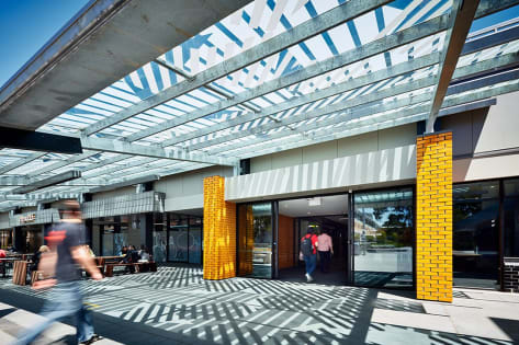 TAKE AWAY FOOD - TAKING $28,000 PW.   FULLY UNDER MANAGEMENT. 4 PERSON OPERATION. LOW RENT & OVER...