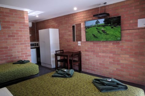 High-Exposure Regional Motel on Prime Western Highway Site