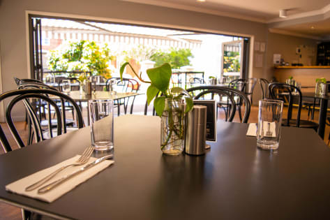 EXECUTIVE LONG TERM MONEY EARNER IN THE TOOWOOMBA CBD - 2900ML