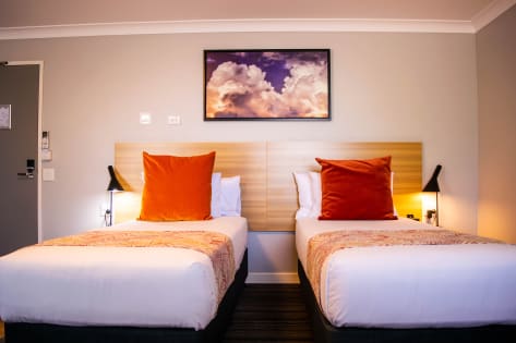 EXECUTIVE LONG TERM MONEY EARNER IN THE TOOWOOMBA CBD - 2900ML