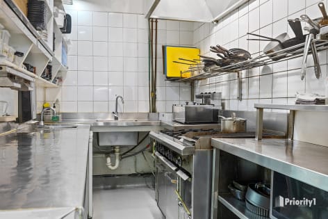 PROVEN HOSPITALITY BUSINESS IN HIGH-EXPOSURE LOCATION