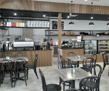 CAFE - TAKING $18000PW.   3PM CLOSE.  NEW FAST GROWING AREA WITH 100s OF NEW HOUSES.  OPPOSITE TR...