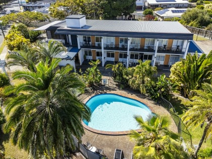 BEACHFRONT FREEHOLD MOTEL, PROFITABLE OPERATION, LIFESTYLE & LAND BANKING - 2882MF