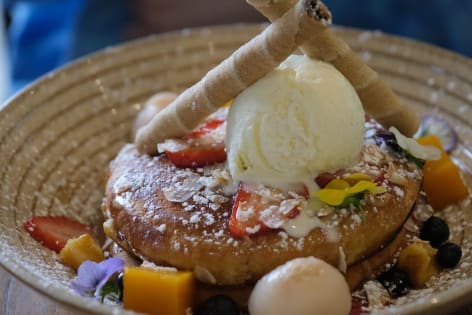 CAFE – TAKING $30,000. 50KG COFFEE.  UNIQUE CORNER LOCATION.   SEMI MANAGED