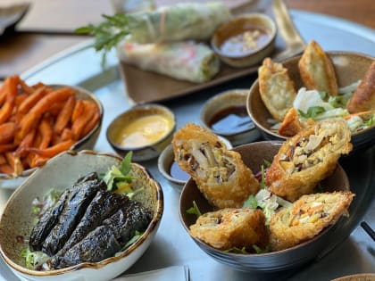 Premium Licensed Hospitality $8000 per week Opportunity with Private Residence [2602102]