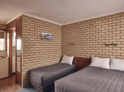 DUAL LEASEHOLD MOTEL OPPORTUNITY, NAROOMA NSW - 961ML