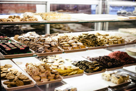 Freehold Cake Manufacturer. Wholesale Only with Supply Agreement to a National Client in place! S...