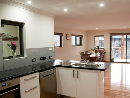 ROOMS TO RENT, OFFICES TO LEASE, SNOWBUNNIES TO SKI - 9CF