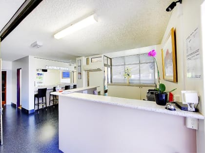 LARGE PROFITABLE LEASEHOLD MOTEL, IN FNQ LARGEST CITY - 2324ML