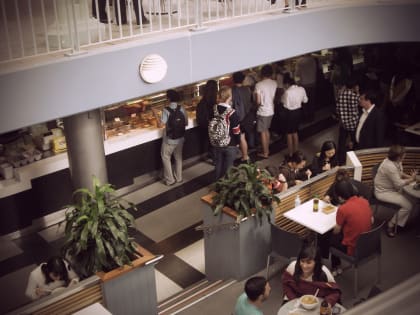 TAKE AWAY FOOD - TAKING $28,000 PW.   FULLY UNDER MANAGEMENT. 4 PERSON OPERATION. LOW RENT & OVER...