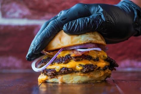 High-Profit Burger Business | ~$16K/Week Sales | $740 Rent | Fully Managed [2601081]