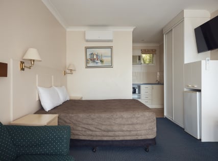 DUAL LEASEHOLD MOTEL OPPORTUNITY, NAROOMA NSW - 961ML