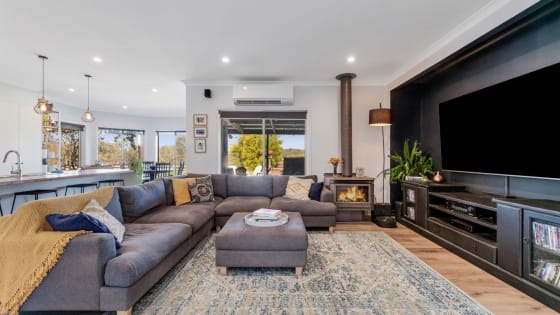 Licensed 30-dog facility with established 17-year trading history  within 90 minutes of Melbourne.