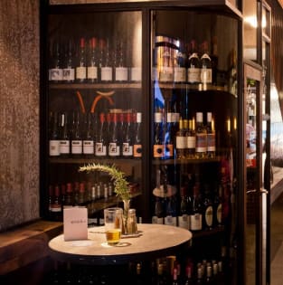 ICONIC WINE BAR and PIZZERIA IN PRIME LOCATION