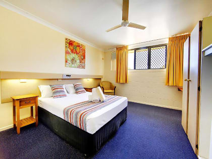 LARGE PROFITABLE LEASEHOLD MOTEL, IN FNQ LARGEST CITY - 2324ML