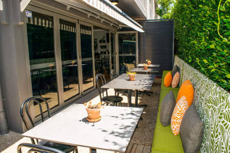 EXECUTIVE LONG TERM MONEY EARNER IN THE TOOWOOMBA CBD - 2900ML