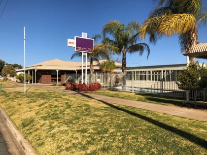 SECURE LEASE, BOOMING AREA AND MAKING MONEY WITH DEVELOPMENT HAPPENING IN AREA  - 89ML