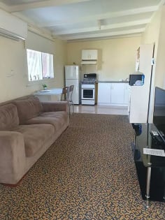 SECURE LEASE, BOOMING AREA AND MAKING MONEY WITH DEVELOPMENT HAPPENING IN AREA  - 89ML