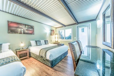 BY MOTEL ROOM, ONE OF THE TOP REGIONAL EARNERS - 2468ML