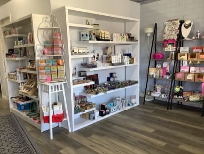 Prime Commercial & Business Opportunity – Currenly Home to Romsey Beauty Spot