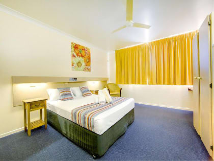LARGE PROFITABLE LEASEHOLD MOTEL, IN FNQ LARGEST CITY - 2324ML