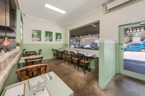CASUAL AND ADAPTABLE ADELAIDE HILLS RESTAURANT/CAFE