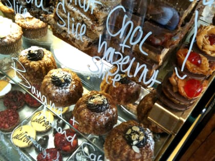 COFFEE SHOP - TAKING $23,000PW.  FULLY UNDER MANAGEMENT.  50KG COFFEE/CHOC.