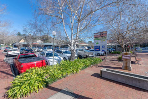 CASUAL AND ADAPTABLE ADELAIDE HILLS RESTAURANT/CAFE