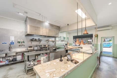 CASUAL AND ADAPTABLE ADELAIDE HILLS RESTAURANT/CAFE