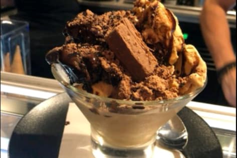 Step into Wollongong's favourite dessert bar and start earning from day one!