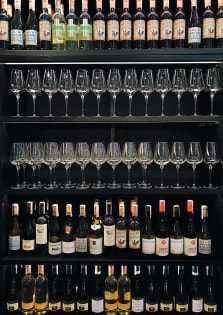 PREMIUM LIQUOR BUSINESS – CONFIDENTIAL SALE
$32,000 APPROX. WEEKLY TAKINGS | LOW RENT | LONG LEAS...