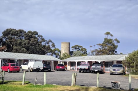 High-Exposure Regional Motel on Prime Western Highway Site