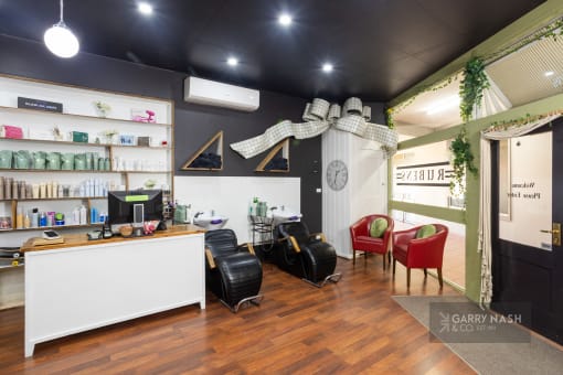 PROFITABLE HAIRDRESSING SALON IN THE HEART OF BEECHWORTH