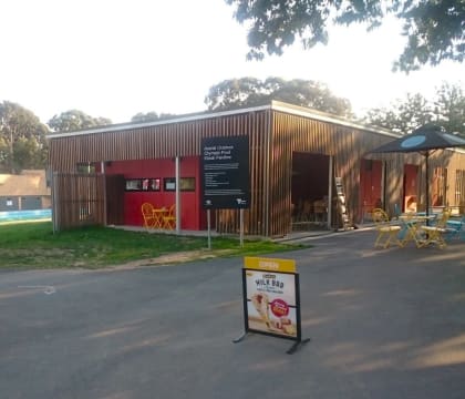 LEASEHOLD - Gardens Lake Cafe, Ararat VIC - 1P0617