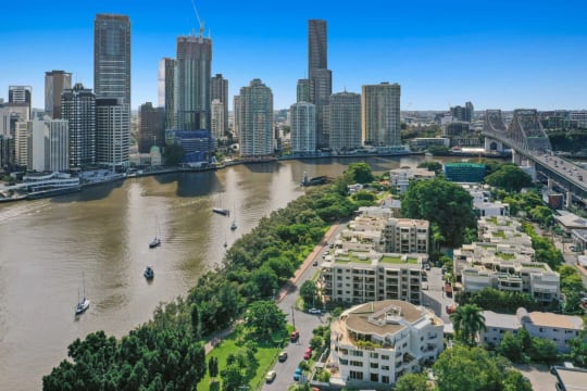 $720K+ Net - established permanent portfolio in Kangaroo Point | Resort Brokers ID : MR009403