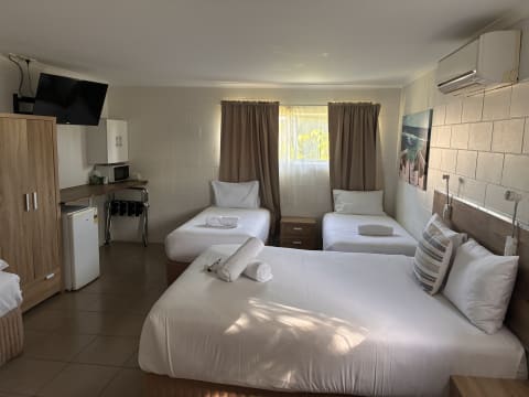 Whitsunday Gateway Motel: 14 rooms, $343k avg profit, growth upside | Resort Brokers ID : FH009225