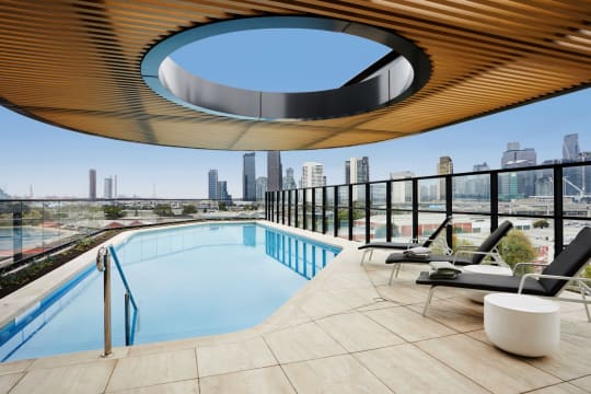 Large-scale management rights, R.Iconic - Melbourne — 2 towers, 879 apartments | Resort Brokers I...