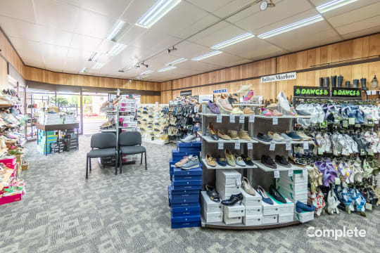 ATTWOODS SHOE STORE - HIGH END SHOE STORE - PLUS OUTLET
