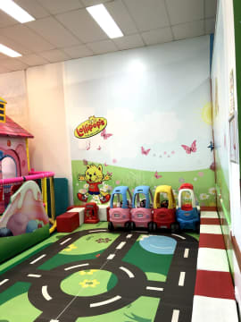 Lollipops Playland and Cafe Springwood Indoor Playcentre / Playground