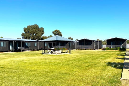 FREEHOLD - Darlington Point Accommodation Village NSW - 1P0363