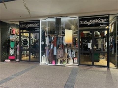 Coastal Fashion Boutique in Prime Beachfront Tourist Spot
