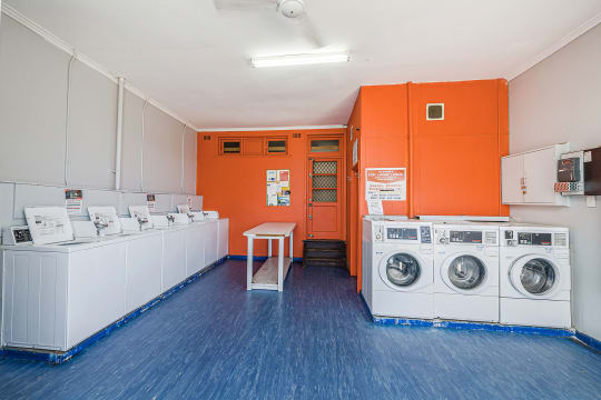 Como Laundrette