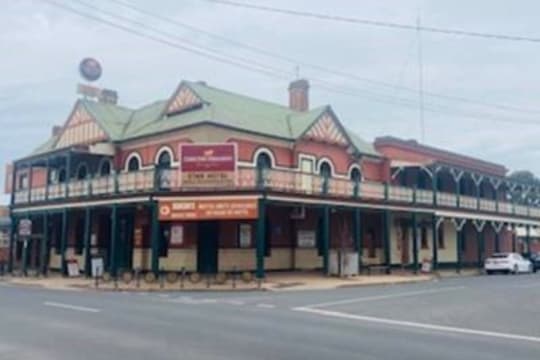 SOLD - Star Hotel, Rutherglen