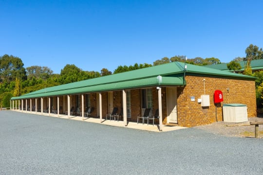 FREEHOLD - Motel Views Yackandandah VIC - 1P0373