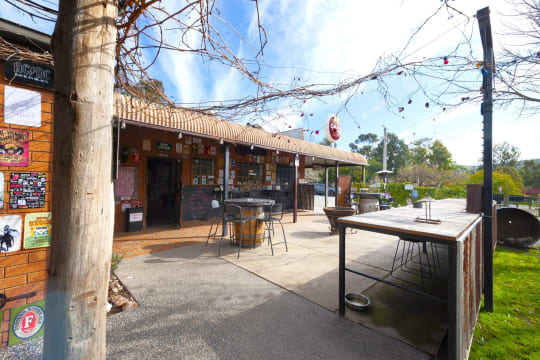 FREEHOLD GOING CONCERN - McEvoy Tavern, Eldorado VIC - 1P0543